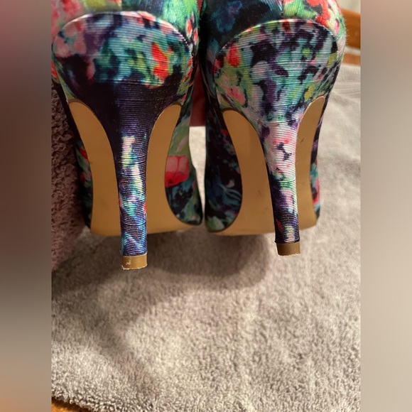 Floral kitten heels - Picture 8 of 10